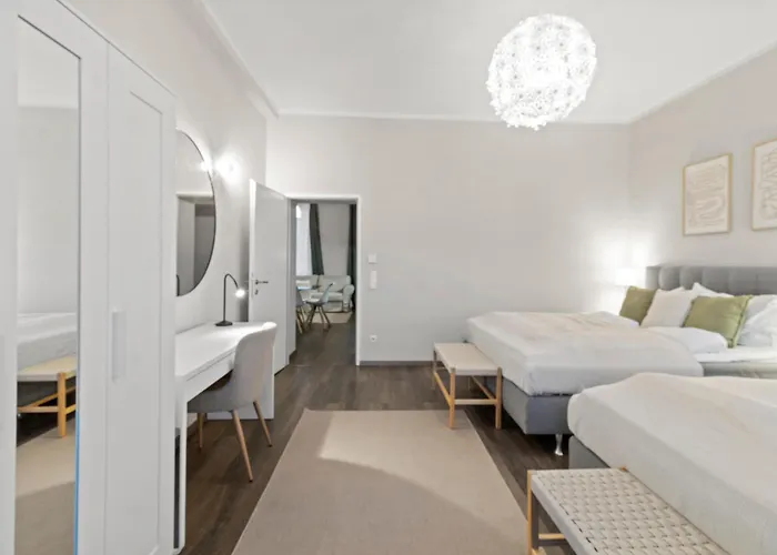 I 5 Min To Millennium Mall And Handelskai U6 *