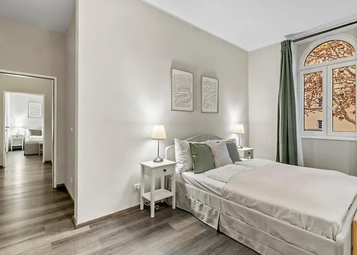 I 5 Min To Millennium Mall And Handelskai U6 *