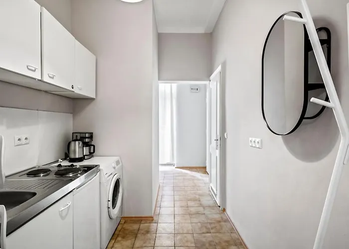 I 5 Min To Millennium Mall And Handelskai U6 *